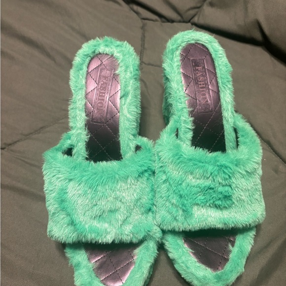 Kohl's Green Fuzzy Women's Wedges - Picture 2 of 5